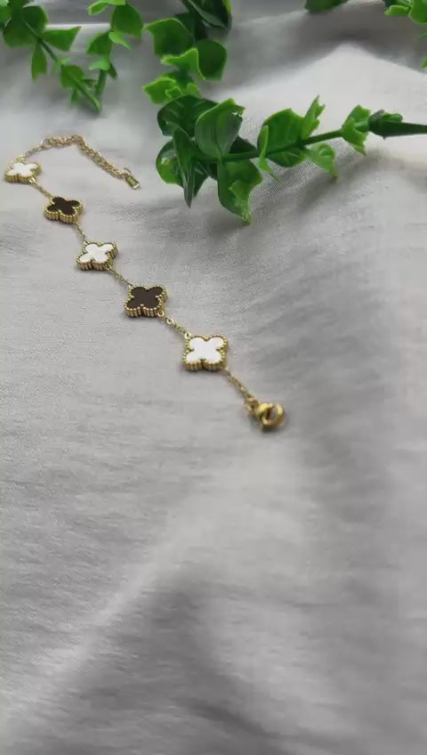 Alternating Clover Design