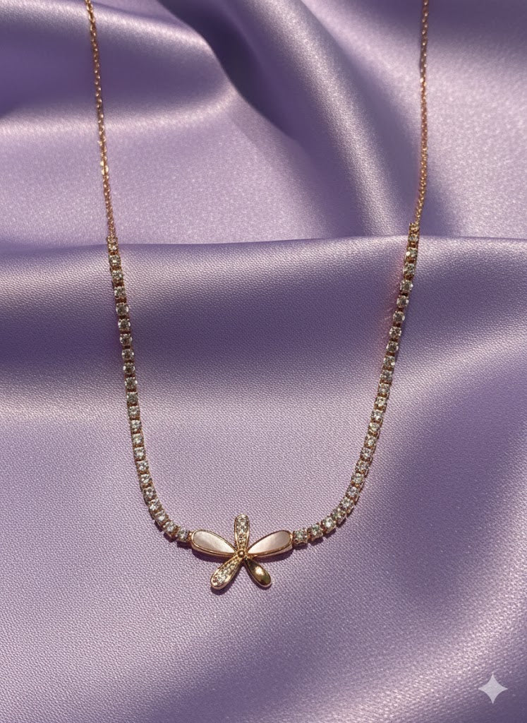 Sparkling Four-Petal Flower Pendant Necklace (Minimalist Style)